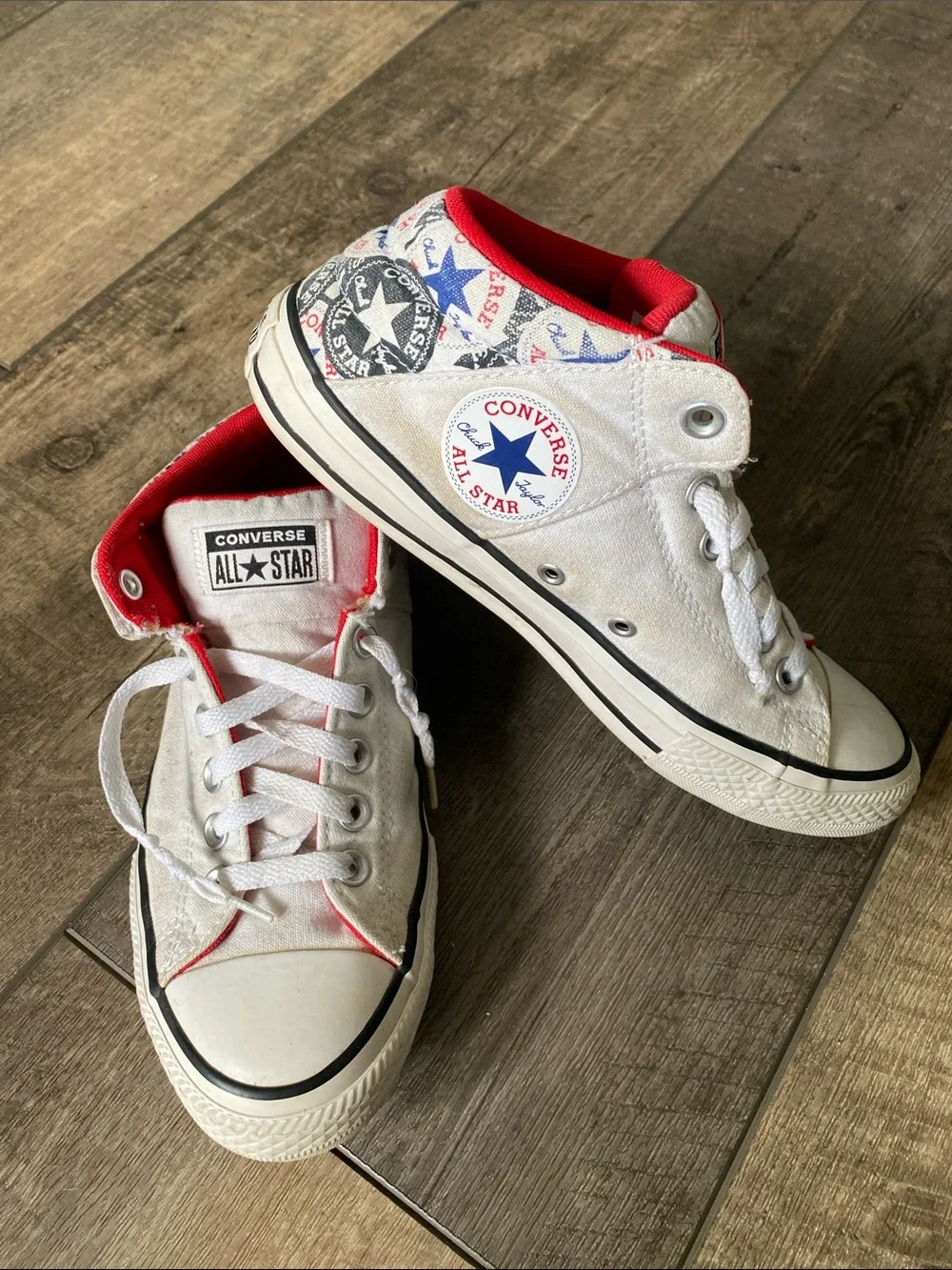 Converse Chuck Taylor All Star Sneaker Logo Play Unisex Youth Size 6 / 667092F